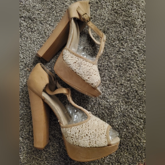 Aldo high heel, peep toe, shoe - Picture 3 of 3